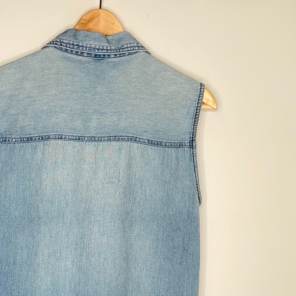 Upper West Side 90's Light Wash Blue Jean Top - Picture 5 of 8